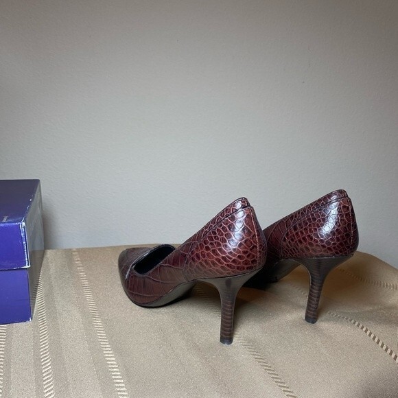 NIB Vintage Enzo Angiolini Alligator Pattern Leather shoes. Brown.  Size 6 - Picture 9 of 10